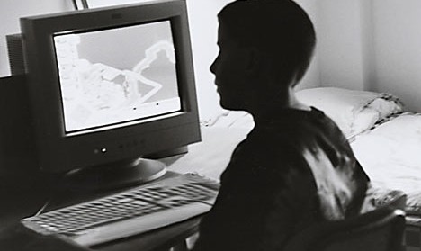 teen-at-computer